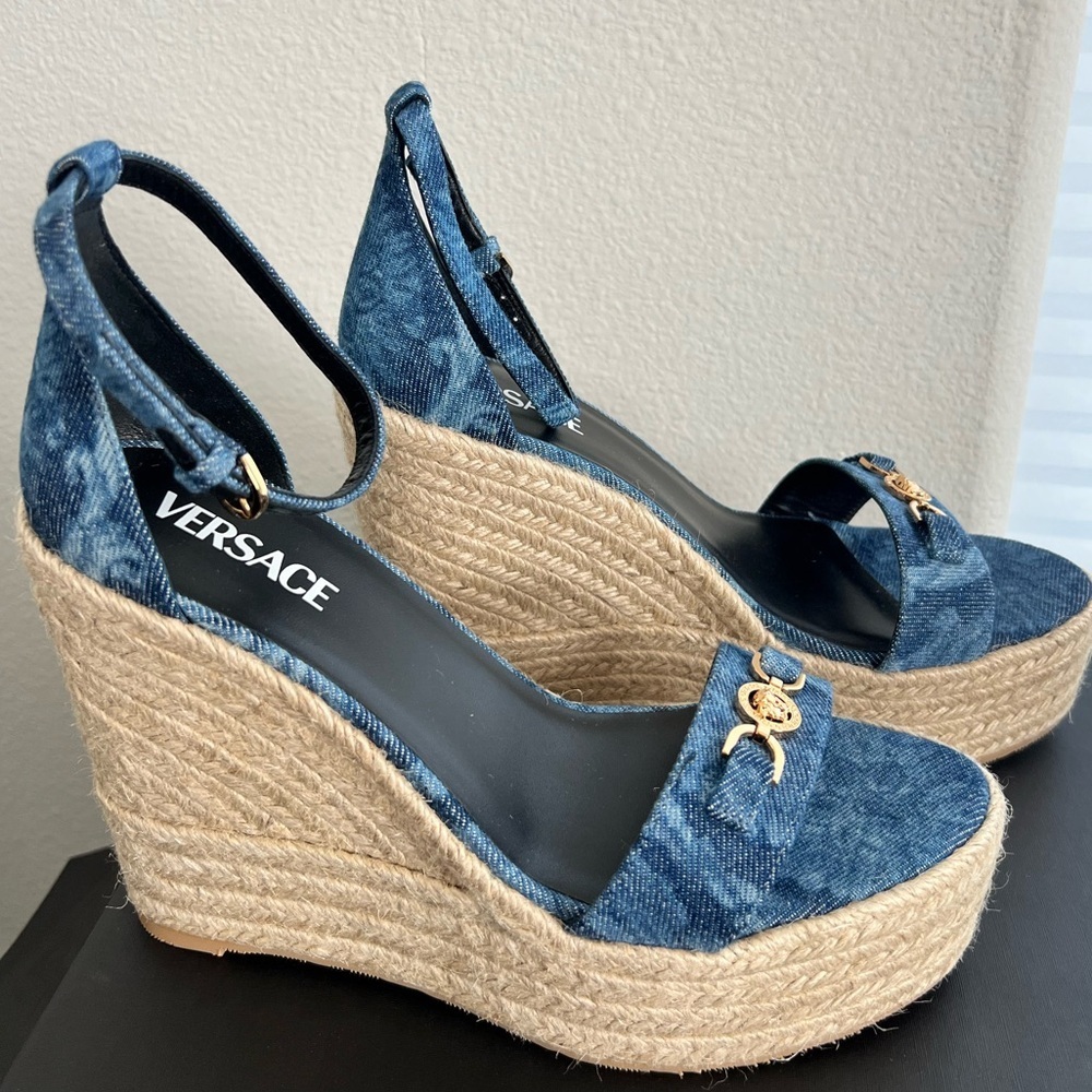 NEW VERSACE ‘95 Medusa Crystals Denim Barocco Print Platform Wedge Sandals 41 - Picture 8 of 16